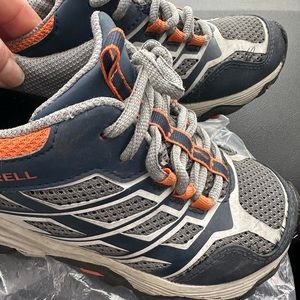 Merrell hiking shows big kid size 2